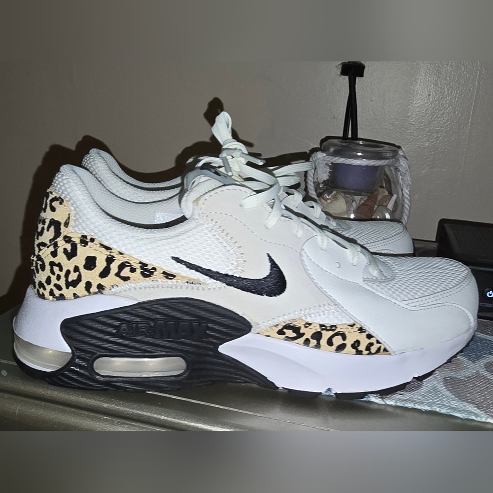 WOMEN'S NIKE AIR MAX EXCEEGRAPHIC SNEAKERS